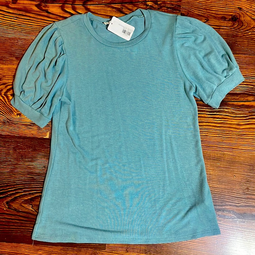 NWT Ingrid Puff Sleeve Top- Sea foam green size LG
